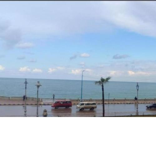 Sea Resident a private room with sea view at Shared apartment For Men only No Ladies allowed غرفة خاصة في شقة أمام البحر للرجال فقط ممنوع السيدات