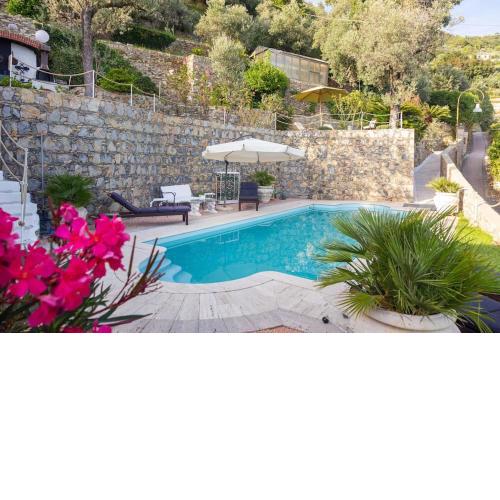 Sea South front property1/2acre.Gardens pool hydro