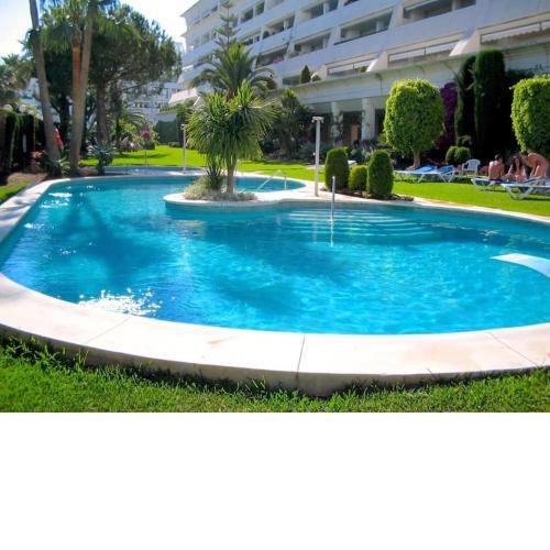 Sea view 2-bedroom apartment with pool