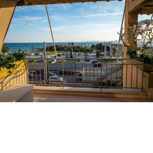 Sea view apartment in Alimos