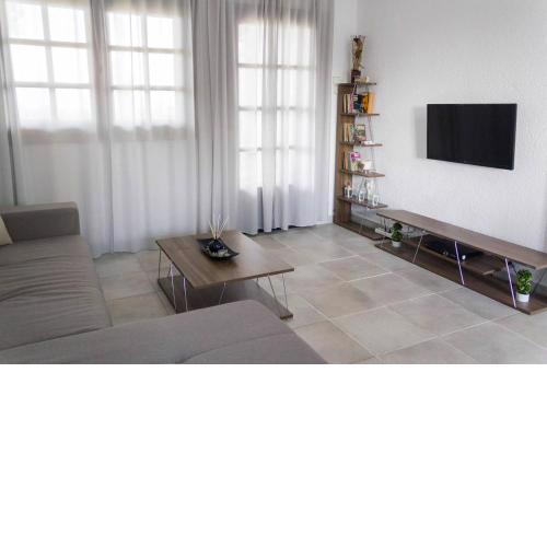 Sea view apartment with a big garden