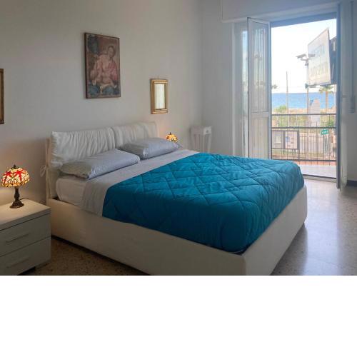 Sea-view charming family apartment
