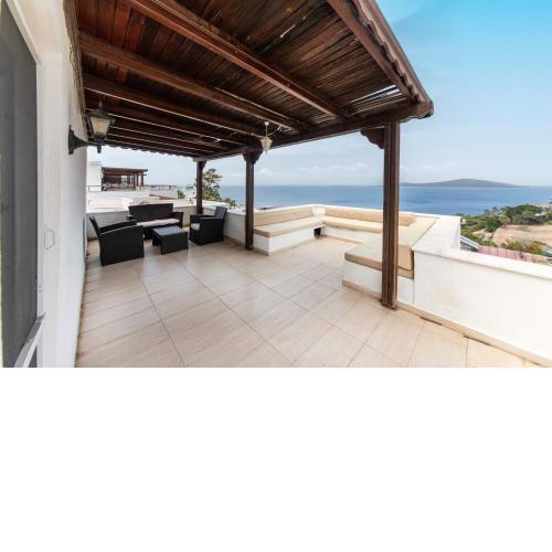 Sea View Duplex Private Villa in Bodrum Gundogan