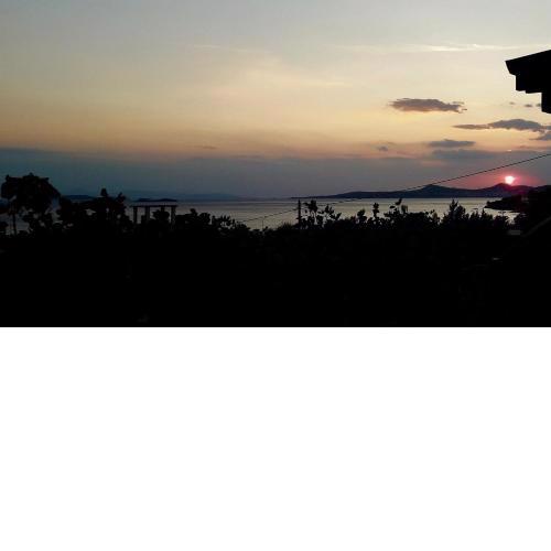 Sea view ground floor 300m from the beach