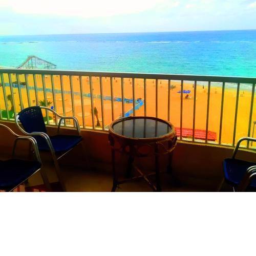 Sea View Luxury Apartment - Stanley - Wi-Fi - Families Only