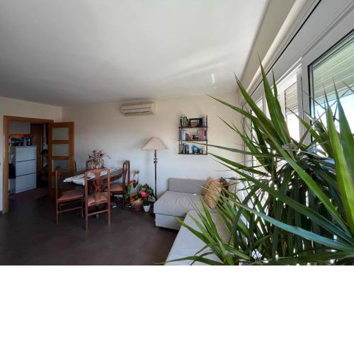 Sea View on a Residential Local Area for Couples