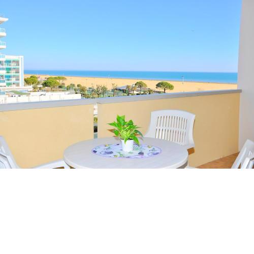 Sea view studio with balcony By Beahost Rentals