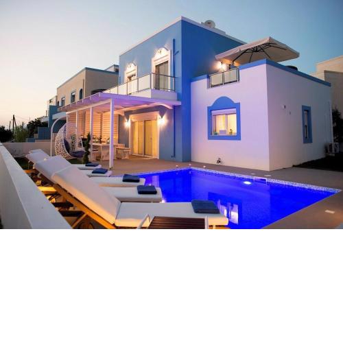 Seabreeze Villa - with Jacuzzi & heated pool