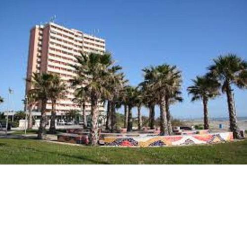 seafront apartment for rent 6 sleeps skyscraper