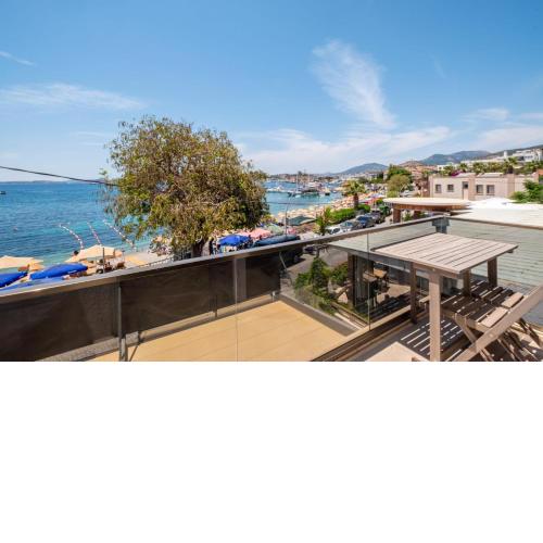 Seafront Flat with Breathtaking Sea View in Bodrum