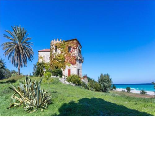 Seafront historical villa in Calabria with garden barbecue