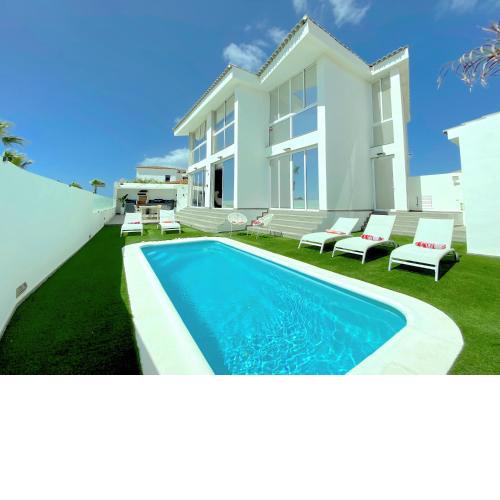Seafront Luxury Golf Villa