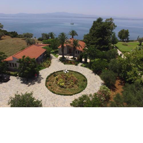 Seafront Luxury Villa w/5-en/suite BR & BBQ