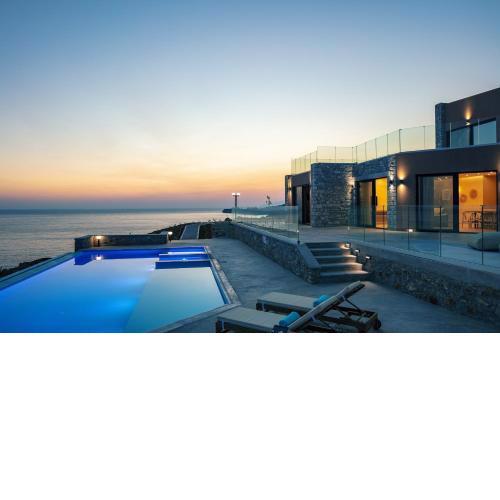 Seafront luxury villa with infinity pool & devine views!