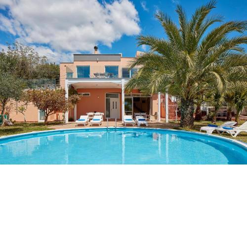 Seafront Villa Longobardi