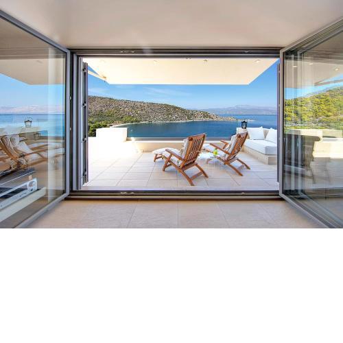 Sealicious Crystal Retreat - The Ultimate Getaway