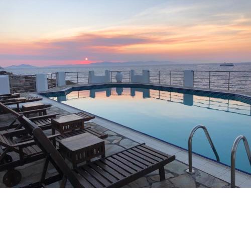 SeaRock Rooms and Suites