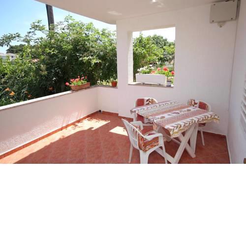 Seaside apartments with a swimming pool Banjol, Rab - 5007