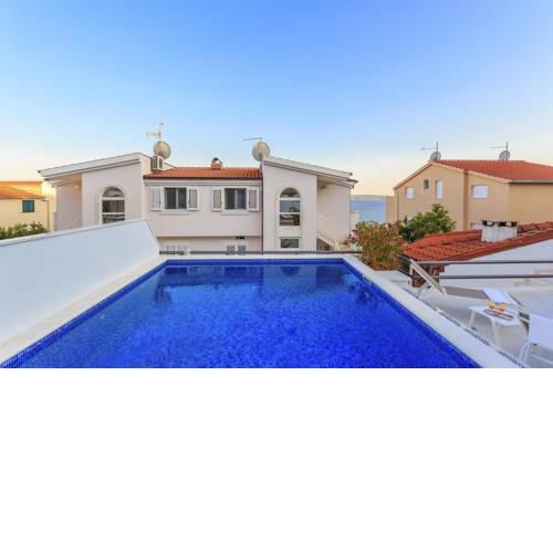 Seaside apartments with a swimming pool Rastici, Ciovo - 1084