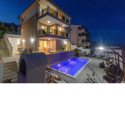 Seaside apartments with a swimming pool Rastici, Ciovo - 16248