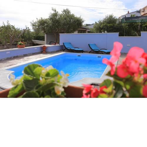 Seaside family friendly house with a swimming pool Slatine, Ciovo - 17231