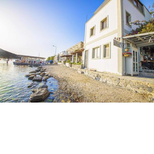 Seaside House with Refreshing View in Gumusluk