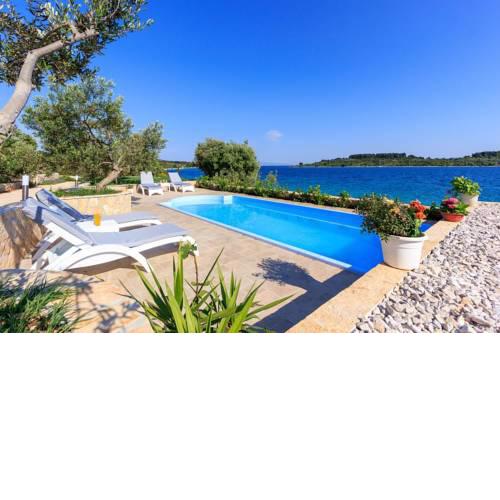 Seaside luxury villa with a swimming pool Cove Siroka, Ciovo - 11749