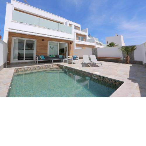 Seaside Serenity: Decorated Villa near Beaches & Amenities in San Pedro VDE-014