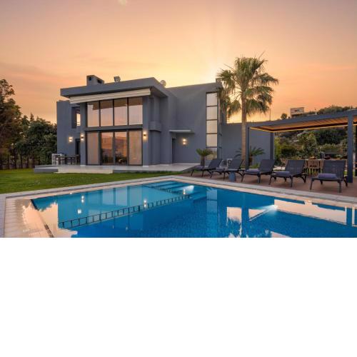 SeaSilia Luxury Villa, Heated Pool