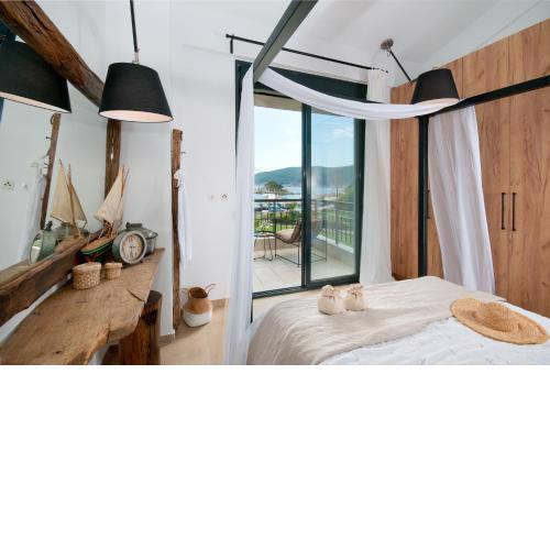 Seathon SeaFront Beach Villa in Kalamitsi