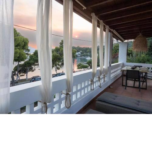 Seaview Apartment - Poros Relaxing Beachfront Flat