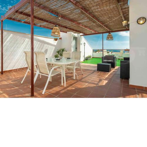 Seaview apartment w/ private terrace & parking