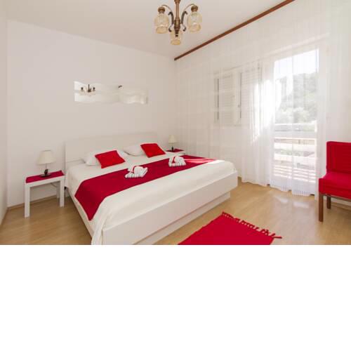Seaview apartments with balcony and free parking