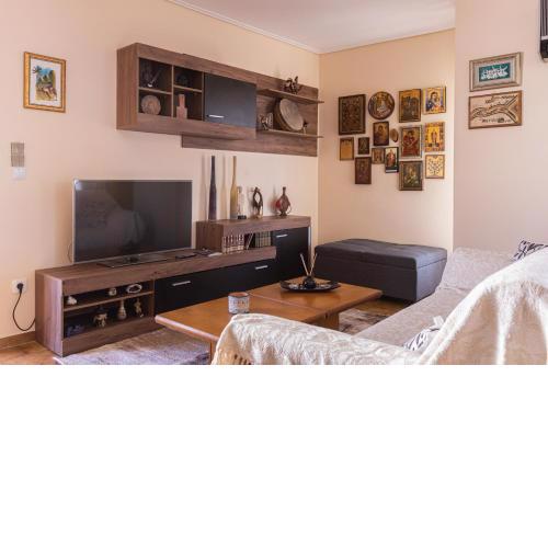SeaView apt in Varkiza steps to Beach with Parking