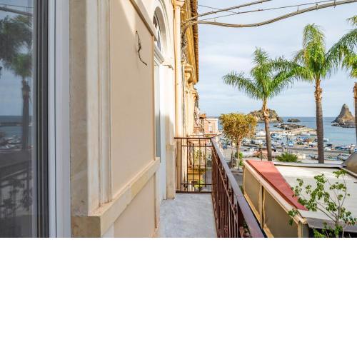 Seaview Modern Apartment with Balcony
