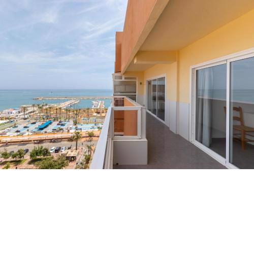 Seaview modern large one bedroom