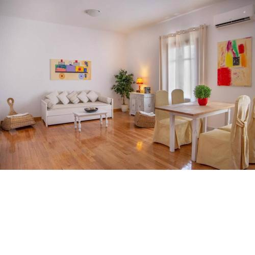 Seaview Stylish Flat in Andros - walk to beach