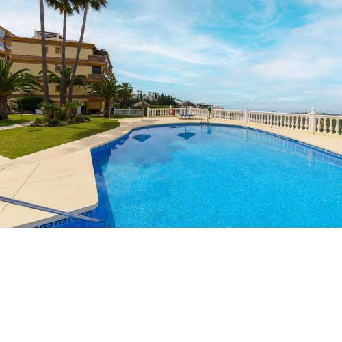 Seaview Sunny Altos De Calahonda pool - Happy Rentals