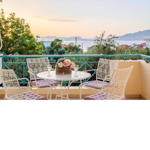 Seaview Terrace Haven-Perfect Location By The Sea
