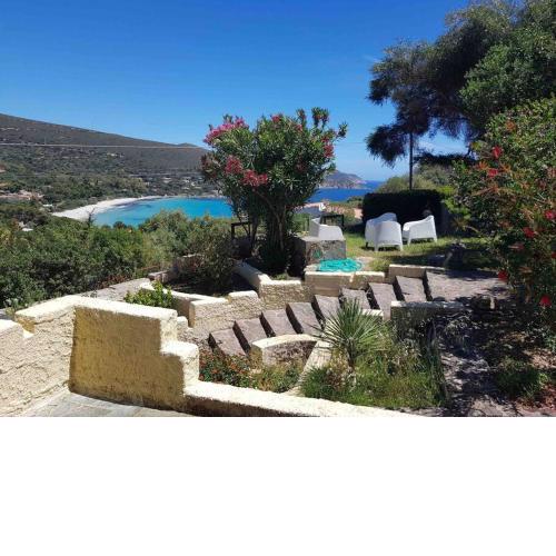Seaview Villa, 4 bedrooms, 5 min walk to beach