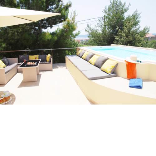 Seaview villa with pool