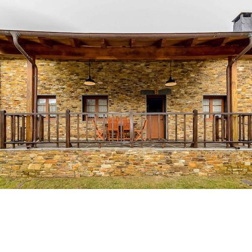 Secluded Cottage in Villanueva de Oscos with Private Garden
