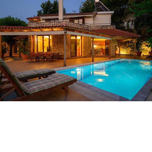 Secluded Oasis Among the Rocks
