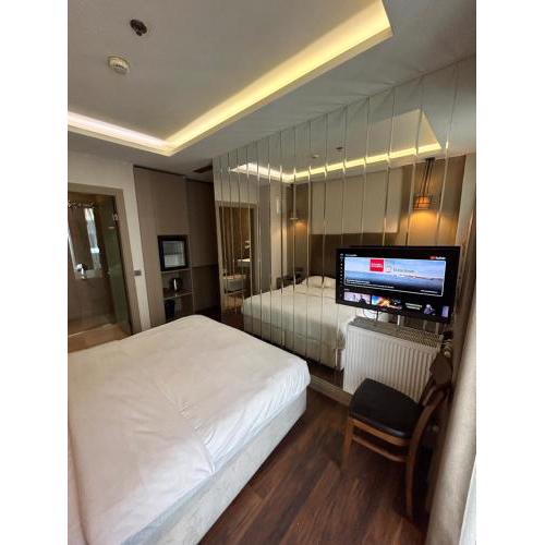 SECRET HOTEL