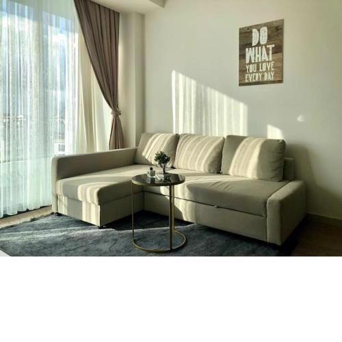Secured Lux 1 + 1 apartment - Gym, Sauna & Parking ( EMP 193 )