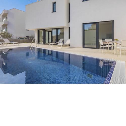Seget Vranjica Villa Sleeps 8 with Pool Air Con and WiFi