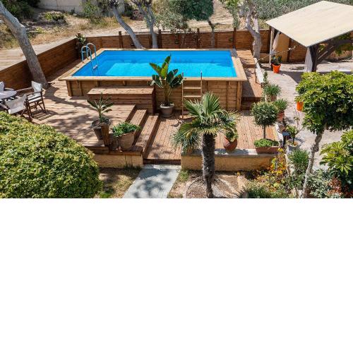 Selana House with outdoor pool
