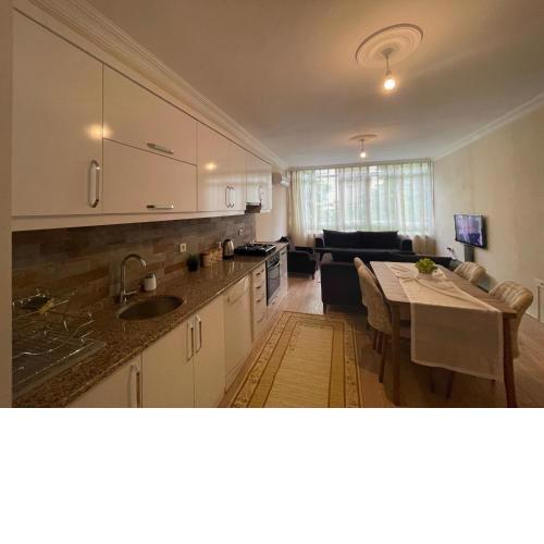 SELECT HOME Two Bedroom Apartment With Pool Kitchen