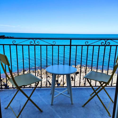 SELF Apartments - Coastal Suite and Central Balcony