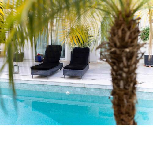 Serena calm pool house